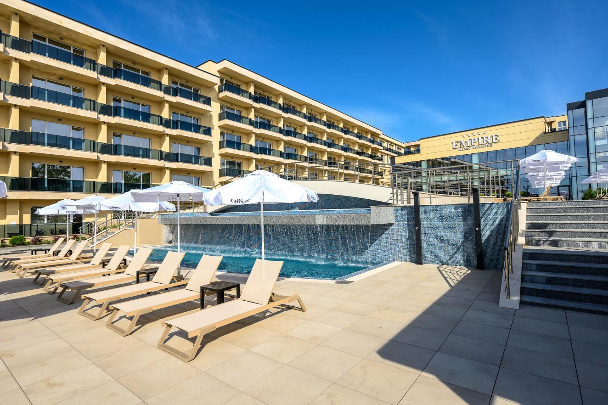 Empire Balneo & Spa Hotel Chisarja Exteriör bild