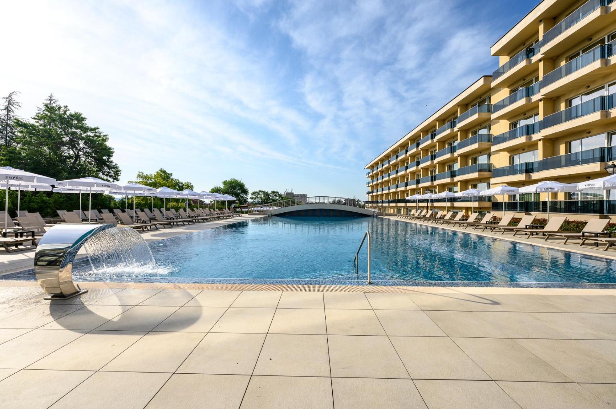 Empire Balneo & Spa Hotel Chisarja Exteriör bild