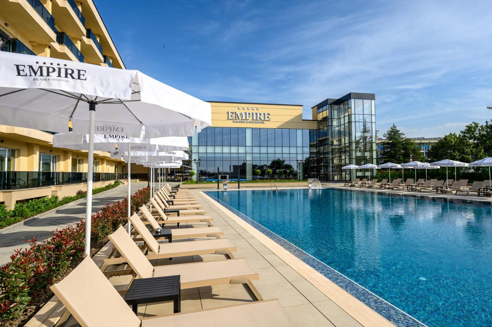 Empire Balneo & Spa Hotel Chisarja Exteriör bild