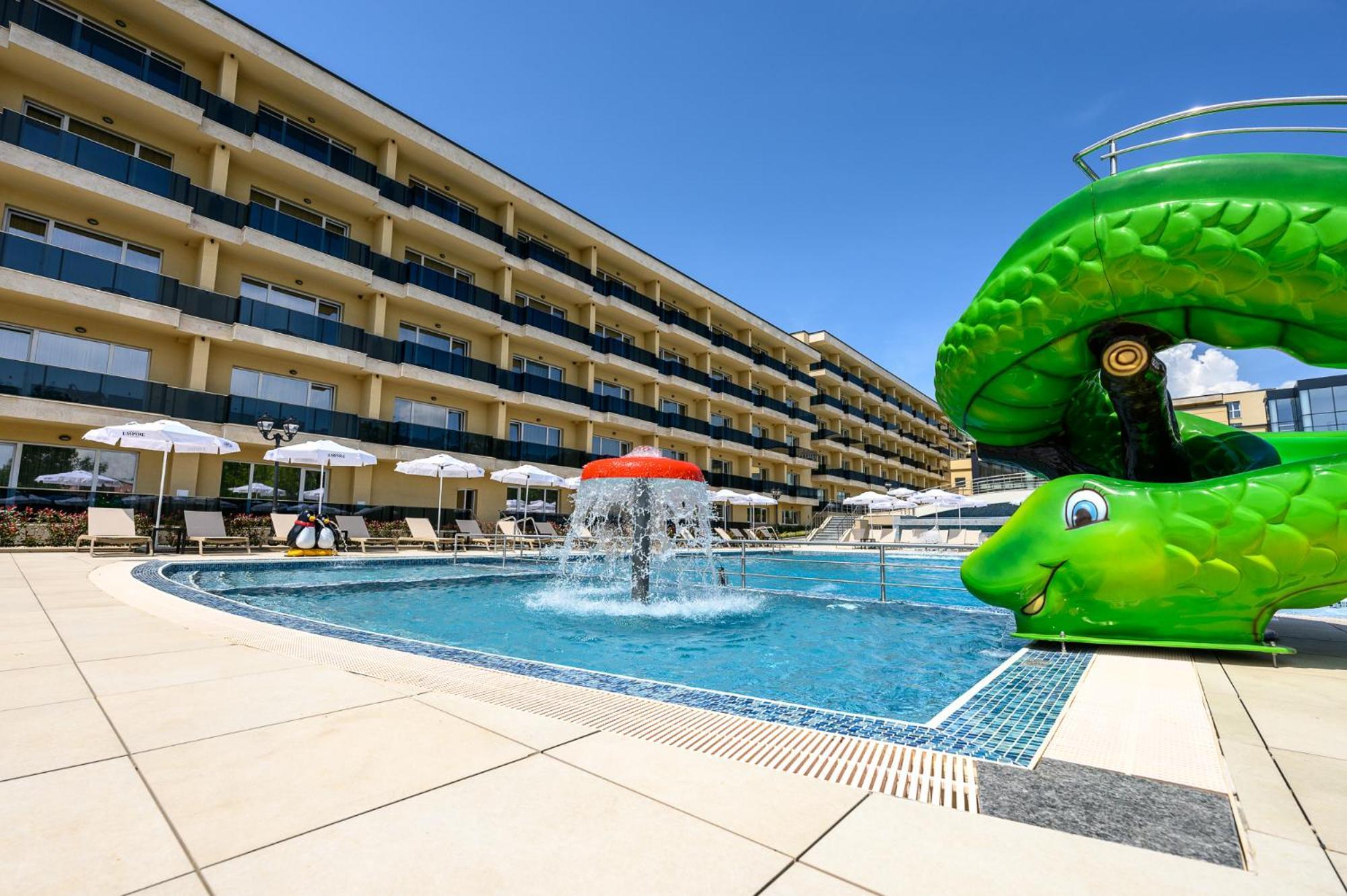 Empire Balneo & Spa Hotel Chisarja Exteriör bild