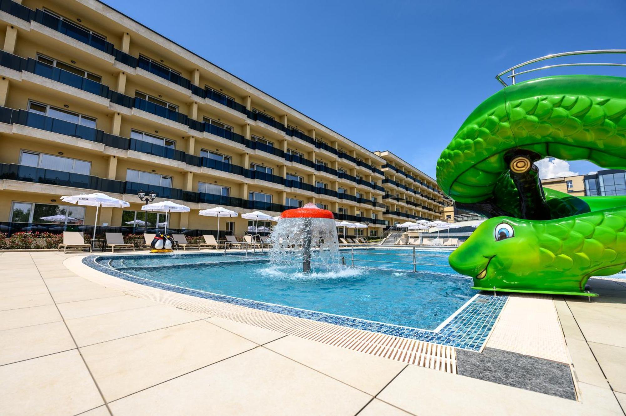 Empire Balneo & Spa Hotel Chisarja Exteriör bild