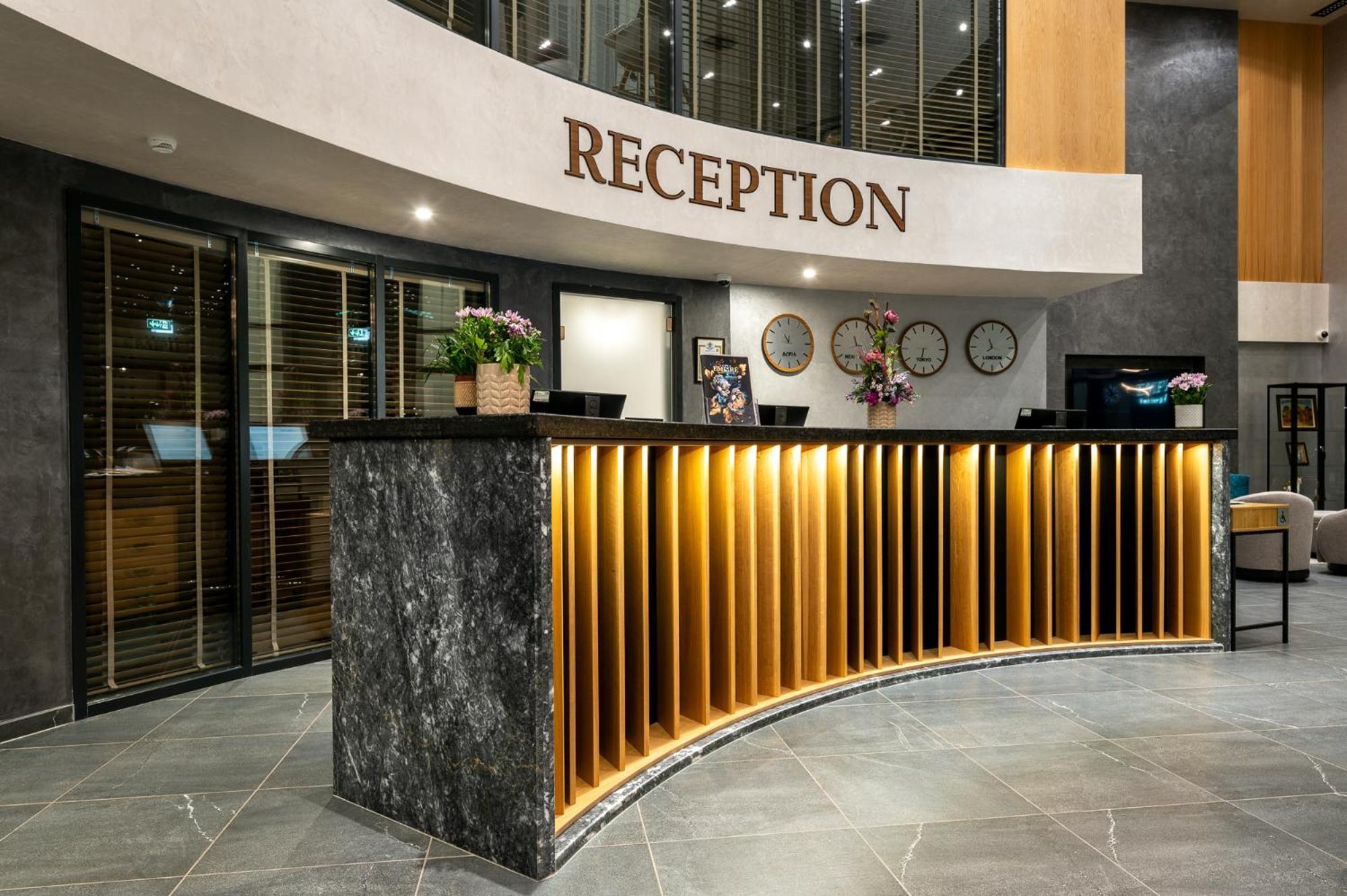 Empire Balneo & Spa Hotel Chisarja Exteriör bild