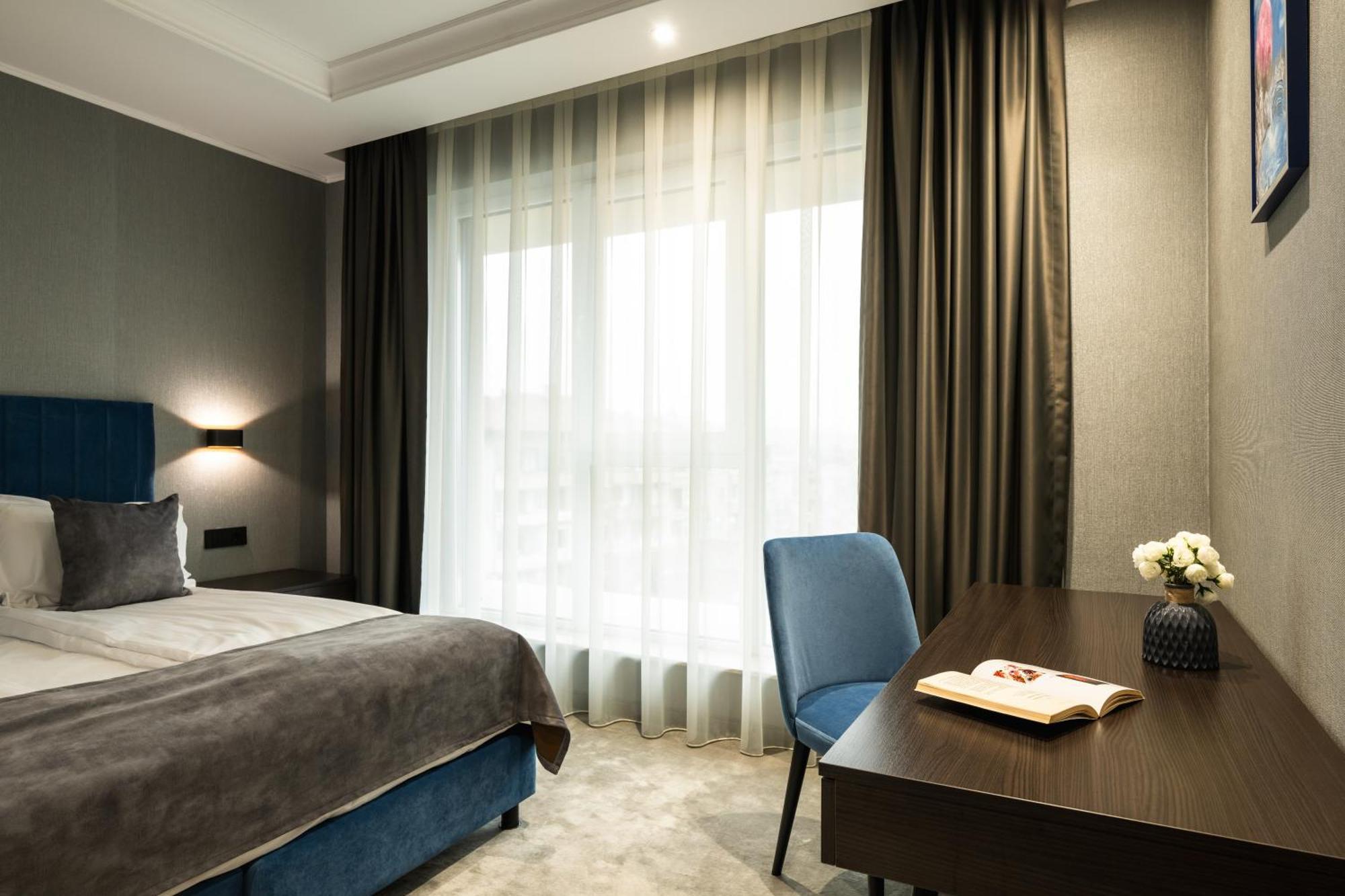 Empire Balneo & Spa Hotel Chisarja Exteriör bild